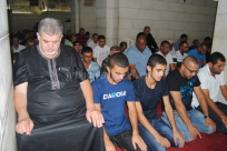 بالفيديو والصور: شعائر صلاة التراويح من المسجد العمري الكبير في مدينة اللد